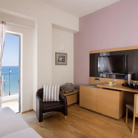 伊利特城市度假酒店 酒店 4*